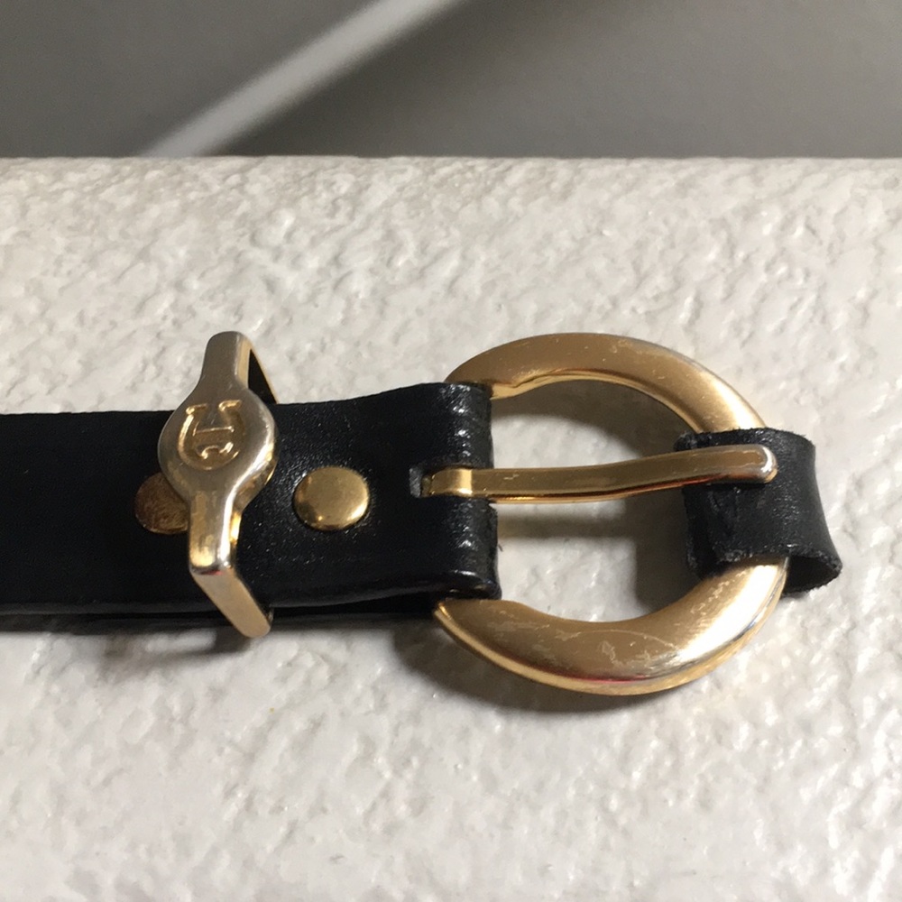 Black leather belt. Size Medium